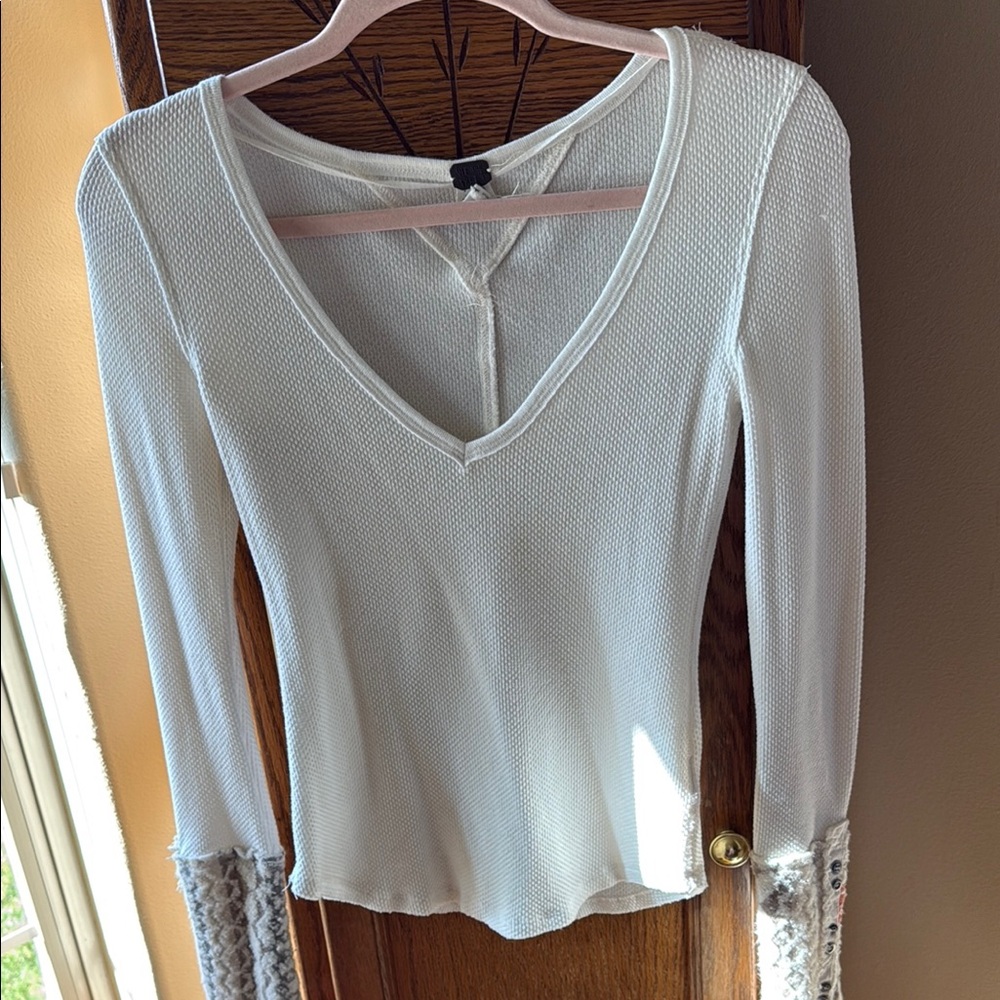 Free People ✨Women's White V-Neck Top